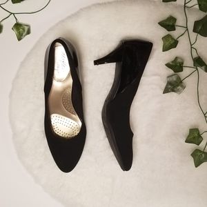 Black kitten heel pumps